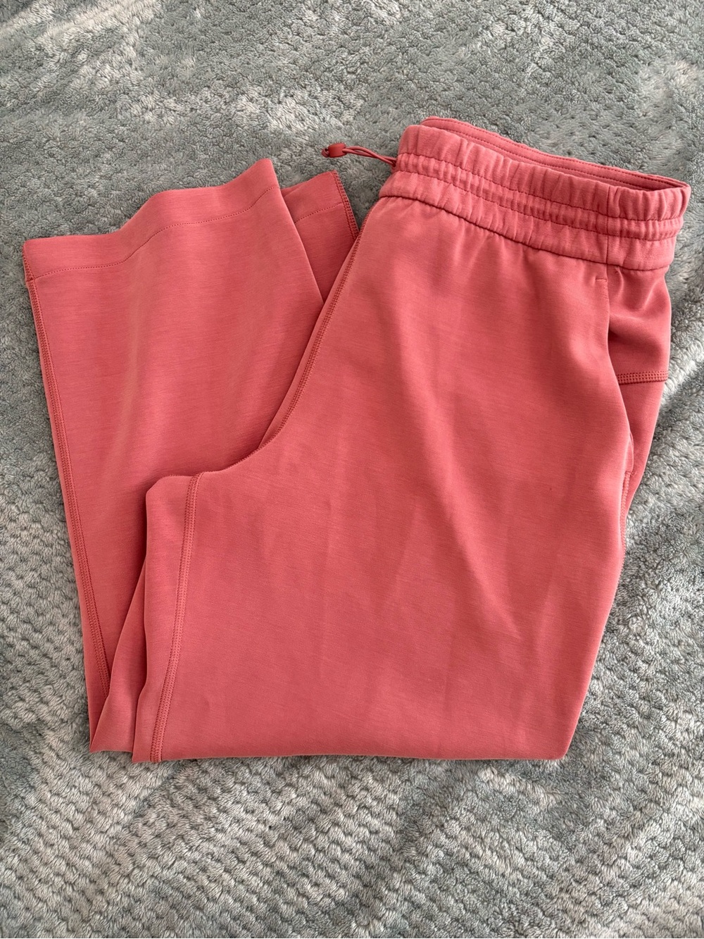 lululemon athletica Softstreame High-Rise Straight Crop Pants in BriarRose sz 10